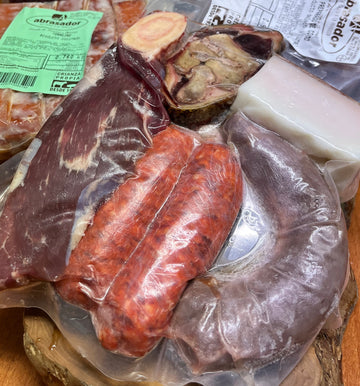 2 Preparados de cocido (morcillo, tocino ibérico, chorizo, morcilla y hueso). 900 g/unidad